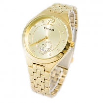 RELÓGIO DOURADO COM ZIRCÔNIAS E CORAÇÃO 